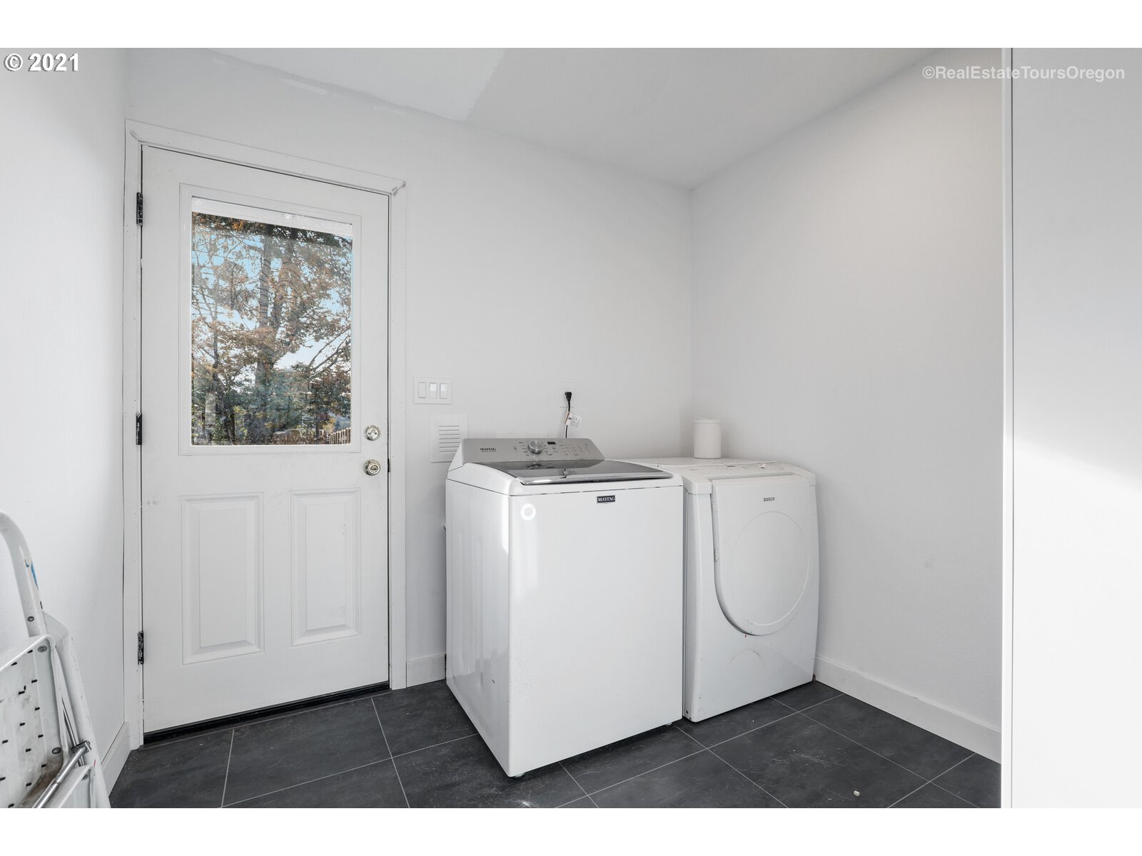 5407 Southwest Spring Hill Road Gaston, OR 97119 - Photo 14 of 25 a utility room with dryer and washer