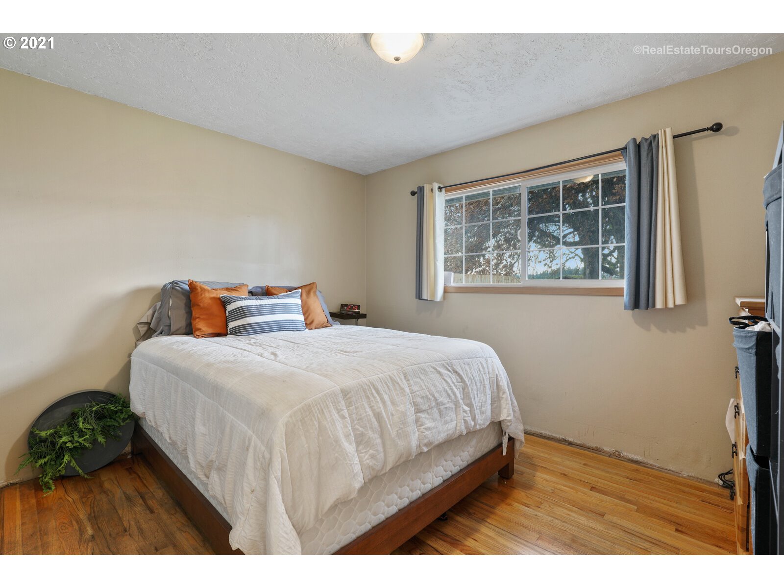 5407 Southwest Spring Hill Road Gaston, OR 97119 - Photo 10 of 25 a bedroom with a bed and window