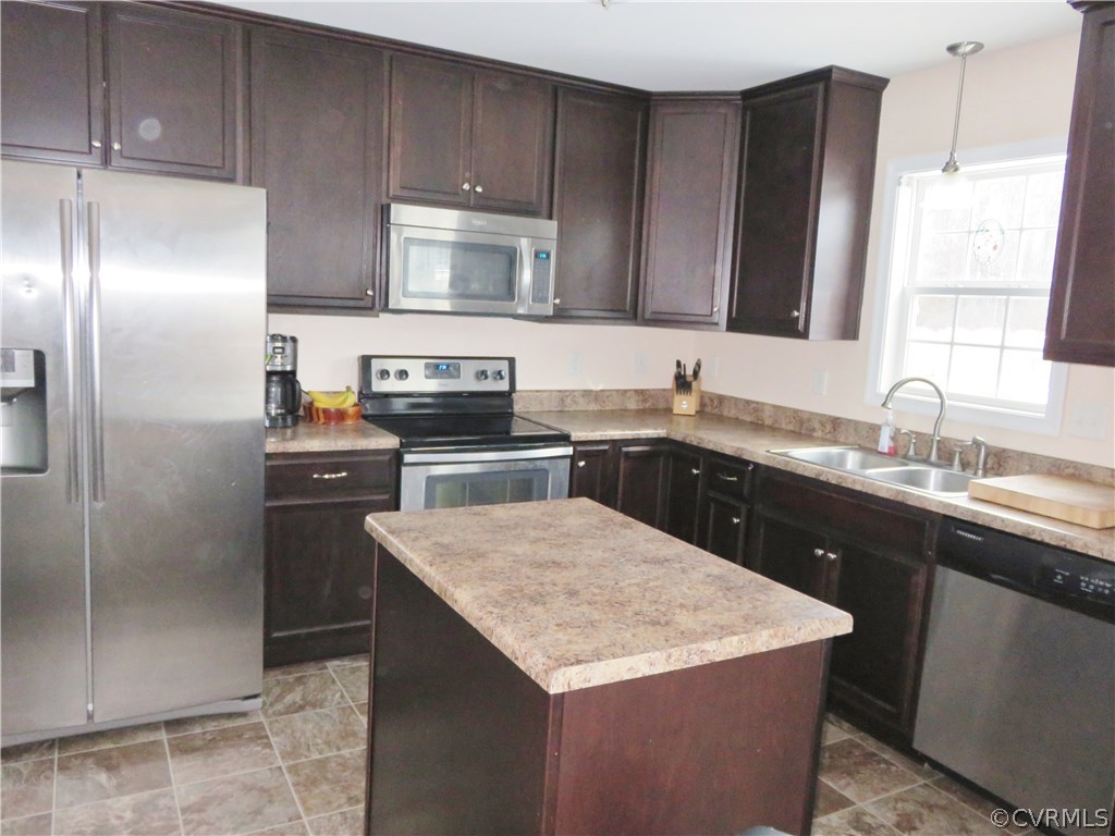 Well designed and stylish kitchen offers a center