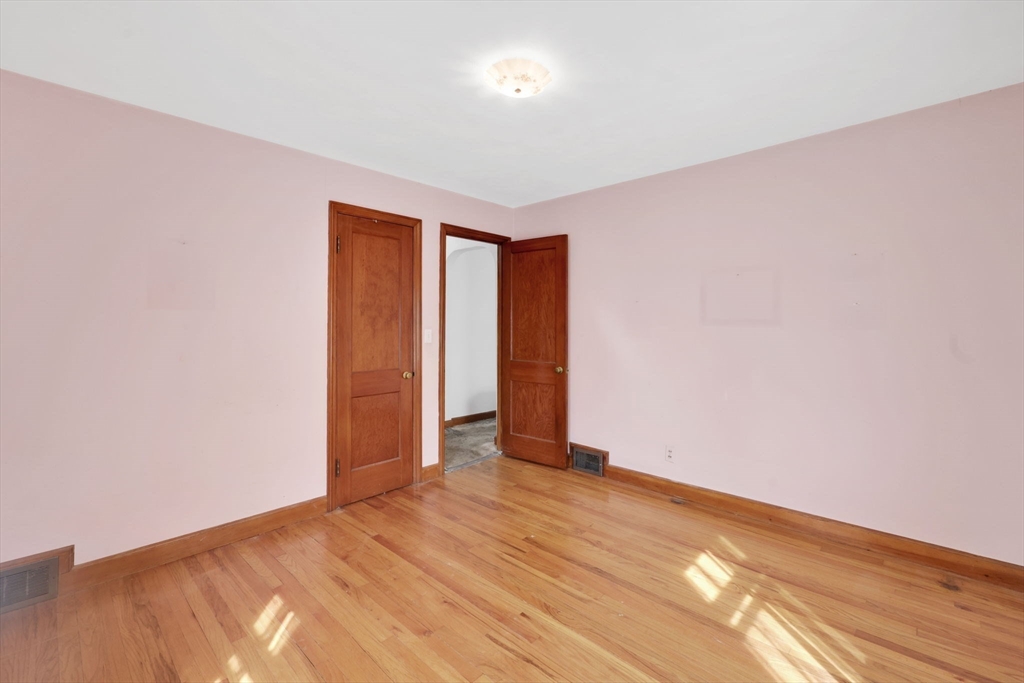 95 Kingsley Street Springfield, MA 01104 - Photo 16 of 29