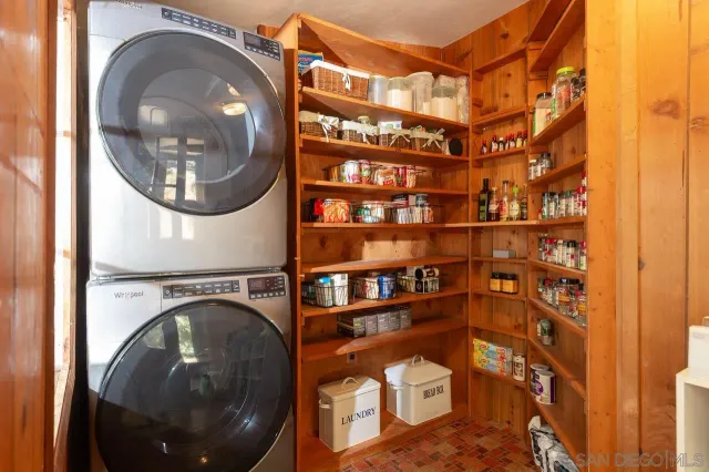 a view of a washer and dryer