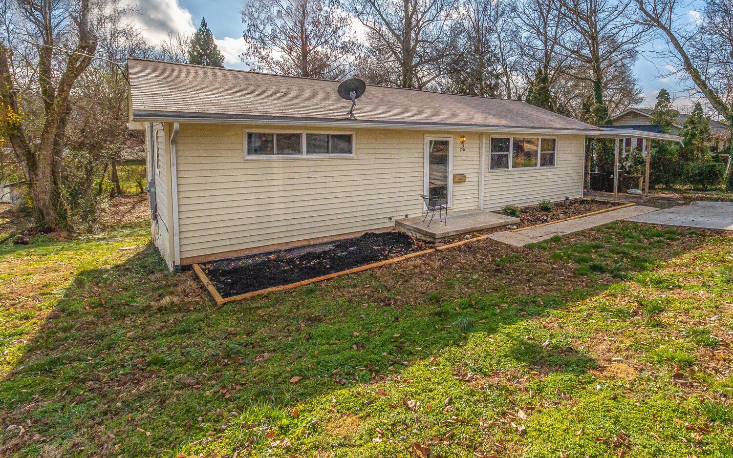 a view of a house with backyard and a tree