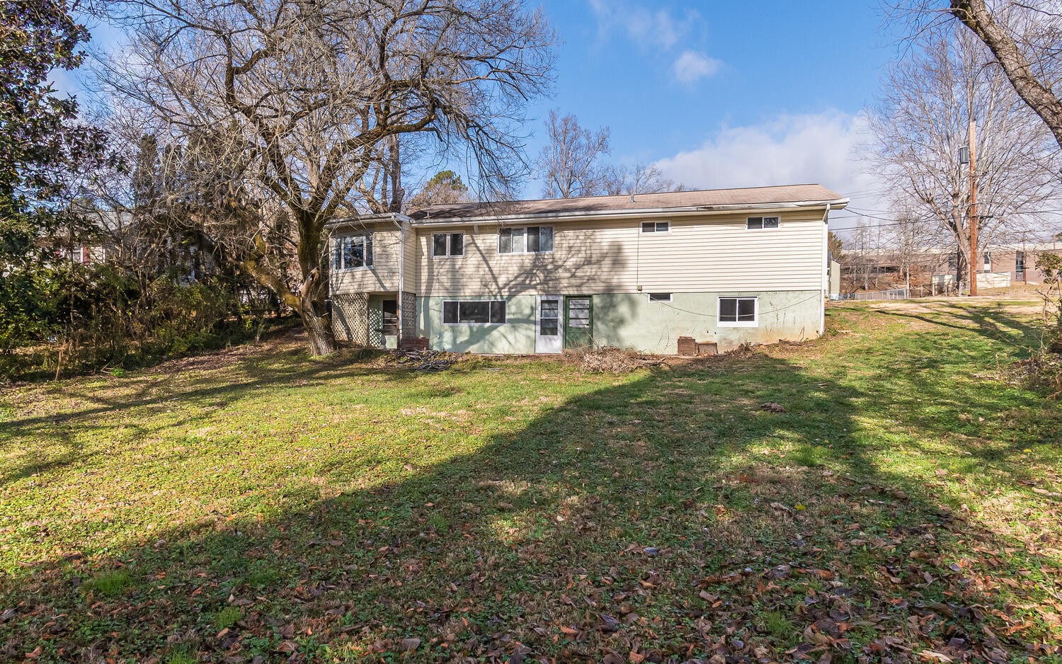 150 Beverly Circle Oak Ridge, TN 37830 - Photo 17 of 19 a view of a house with backyard and tree