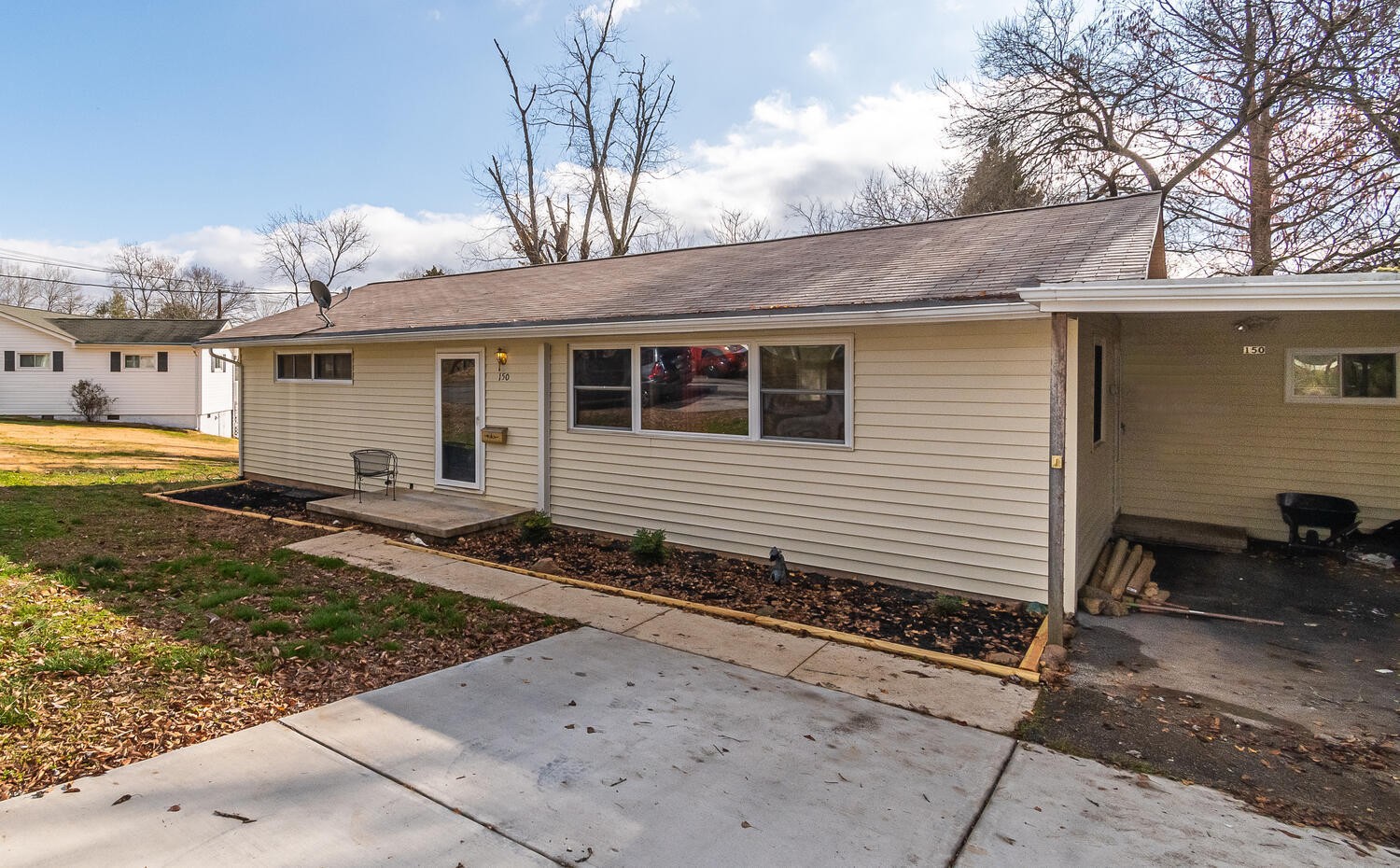 150 Beverly Circle Oak Ridge, TN 37830 - Photo 2 of 19 a front view of a house with garden