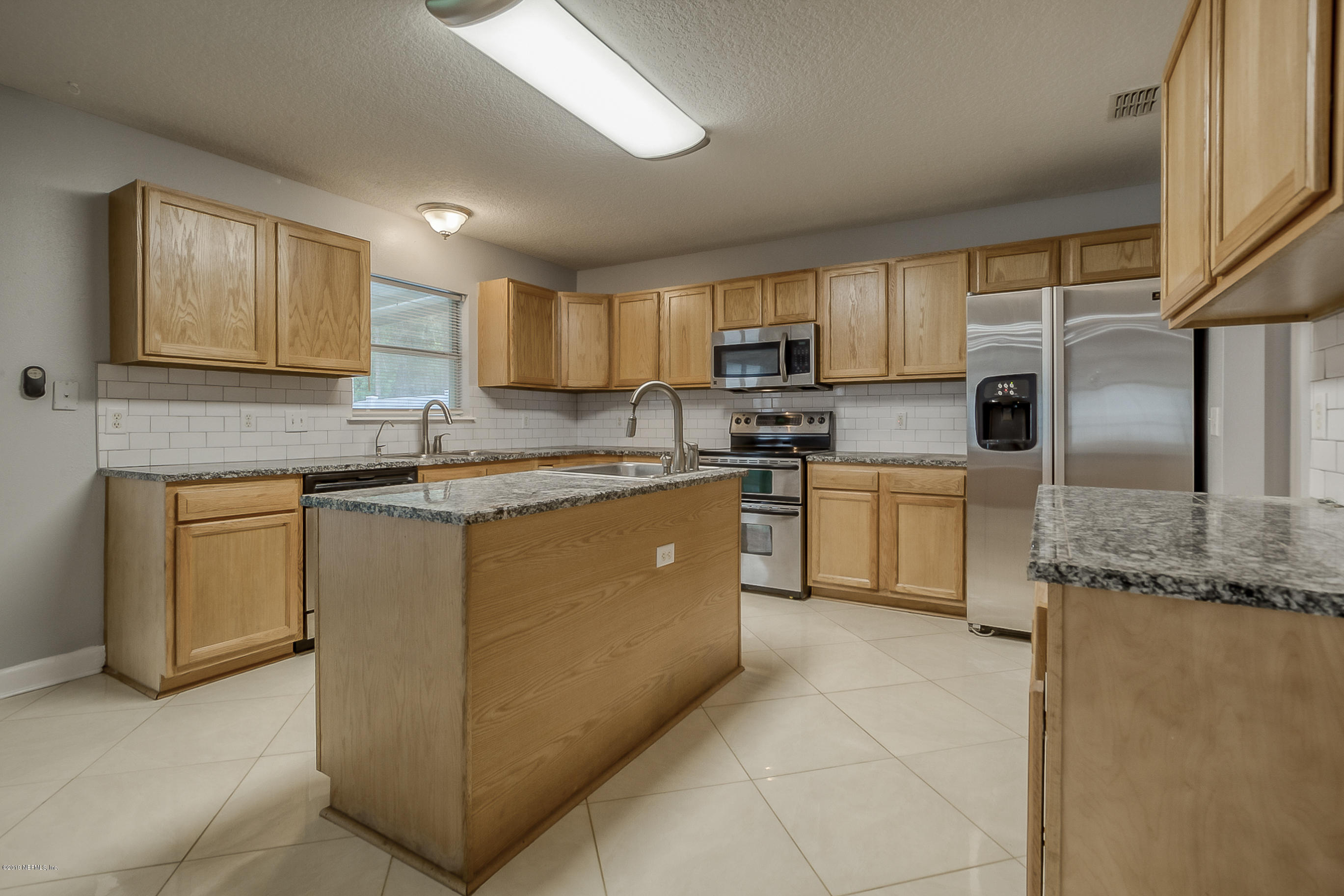 76489 Longleaf Loop Yulee, FL 32097 - Photo 11 of 29 kitchen
