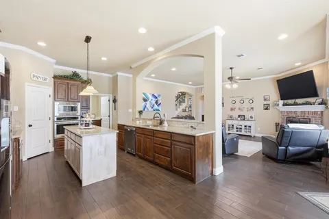 $657,500 | 160 Kelly Drive, Waxahachie, TX 75167