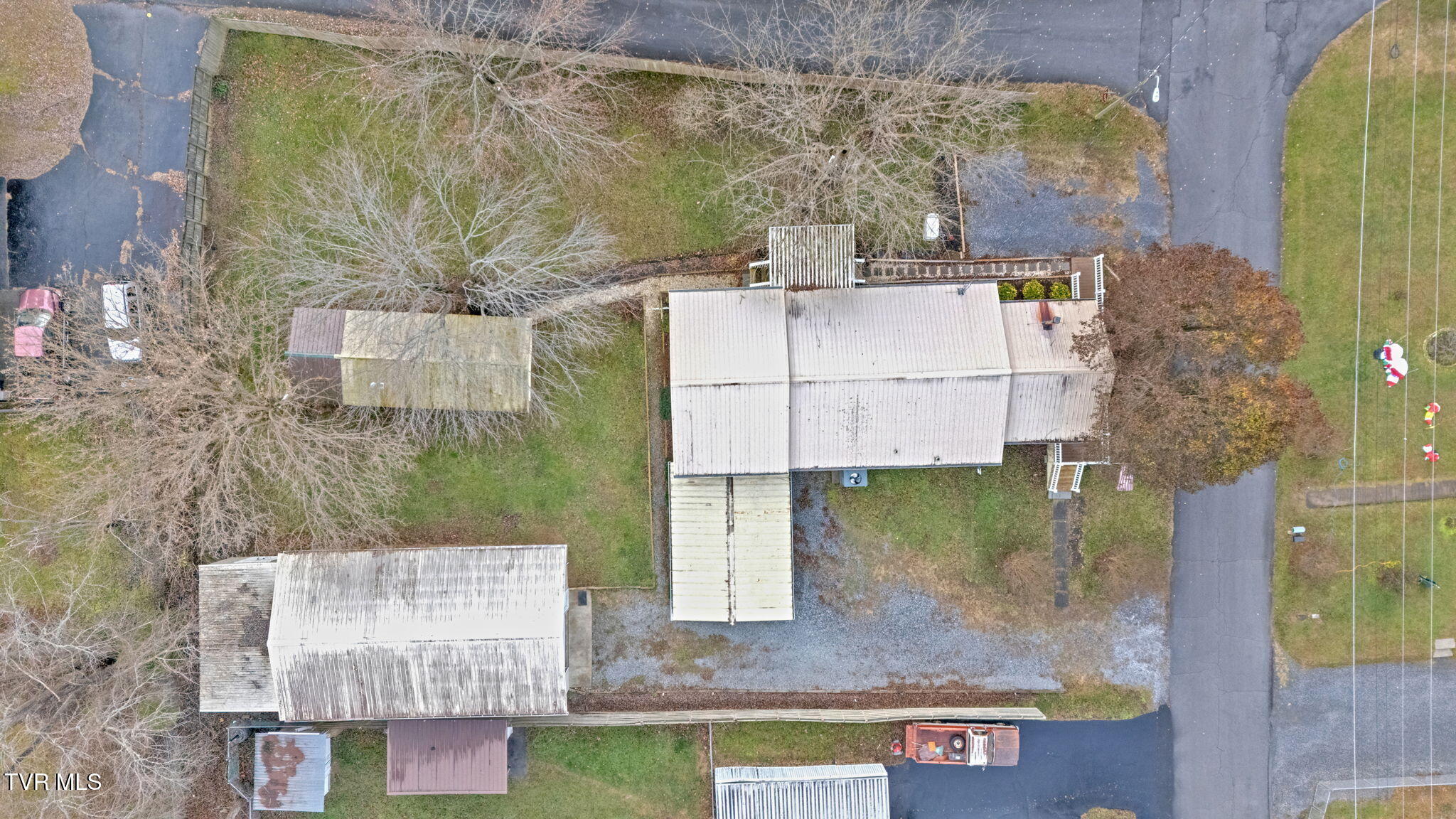 146 Luttrell Street Erwin, TN 37650 - Photo 40 of 49 11-web-or-mls-DJI_20241210094033_0040_D