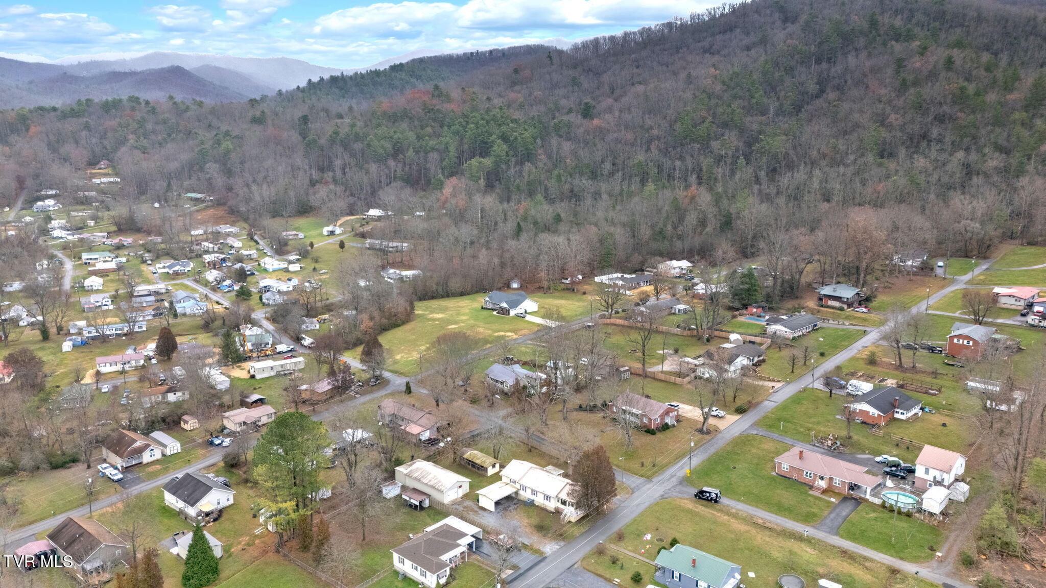 146 Luttrell Street Erwin, TN 37650 - Photo 47 of 49 4-web-or-mls-DJI_20241210093824_0019_D