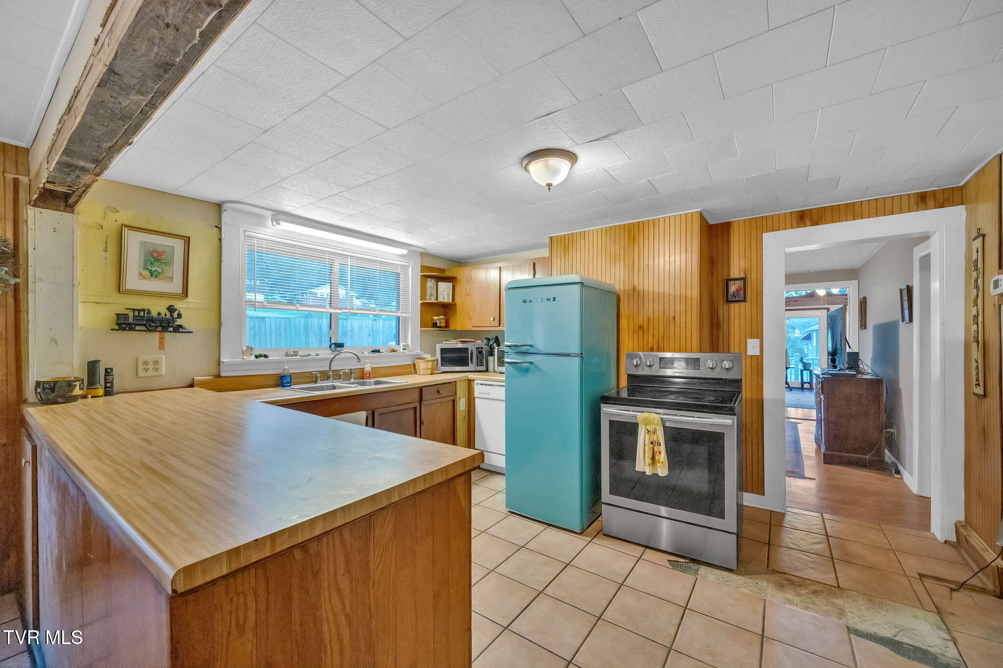 146 Luttrell Street Erwin, TN 37650 - Photo 7 of 49 Kitchen