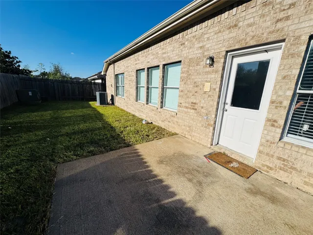 a house view with garden space