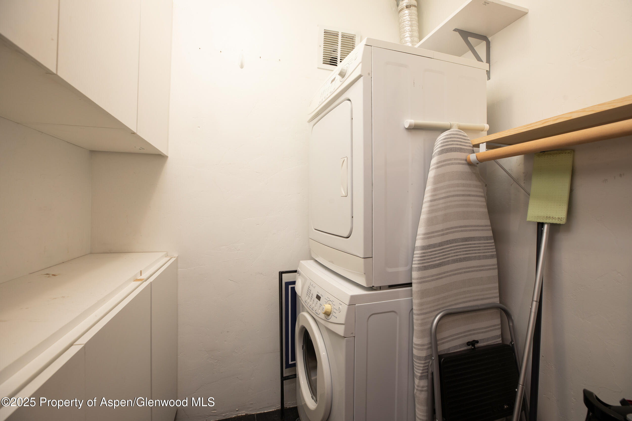 1880 Meadow Ridge Road, Unit 7 Vail, CO 81657 - Photo 12 of 12 2512_meadow_ridge_7_interior_laundry