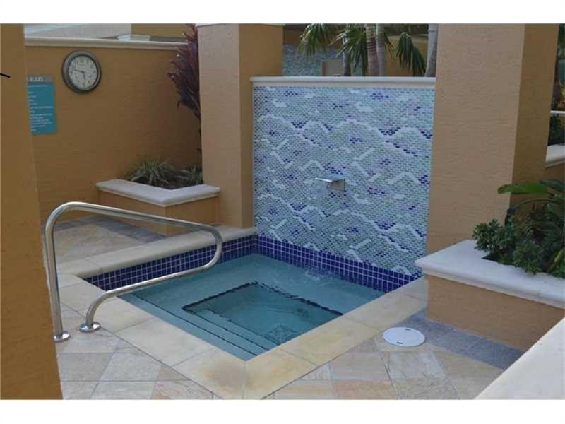 90 Alton Road, Unit 1403 Miami Beach, FL 33139 - Photo 10 of 31 Photo 10