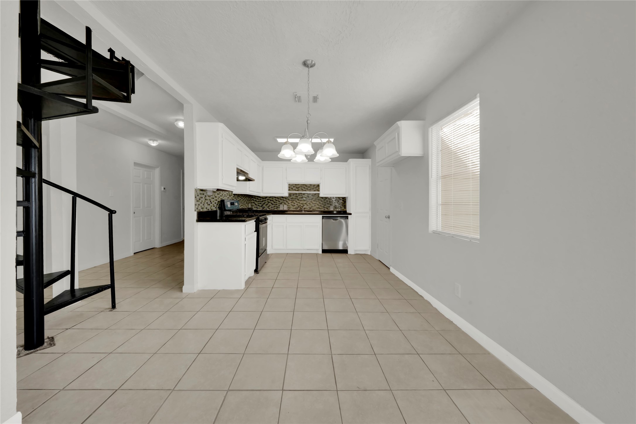 106 Hanover Street Houston, TX 77012 - Photo 9 of 49 a view of a kitchen with furniture and a kitchen