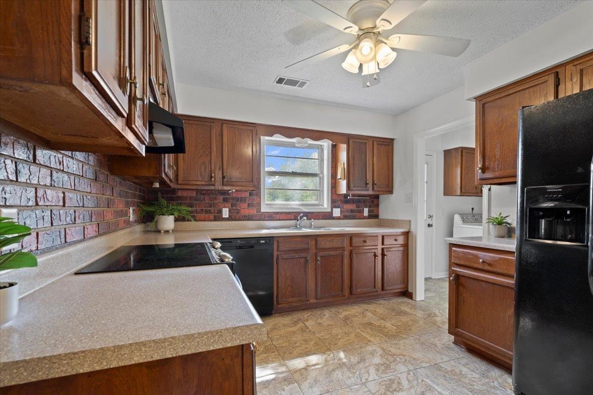 369 Taraview Road Collierville, TN 38017 - Photo 11 of 34 a kitchen with stainless steel appliances granite countertop a sink stove and refrigerator