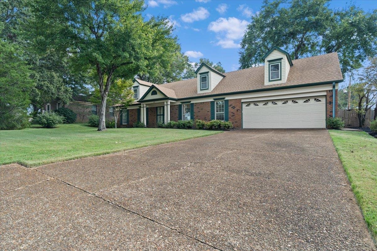369 Taraview Road Collierville, TN 38017 - Photo 5 of 34 front view of a house with a yard
