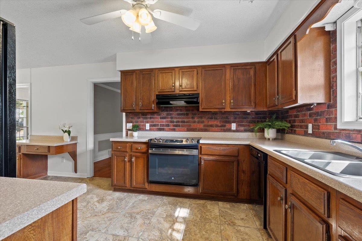 369 Taraview Road Collierville, TN 38017 - Photo 10 of 34 a kitchen with stainless steel appliances granite countertop a sink stove and refrigerator