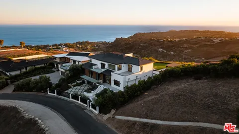 $11,000,000 | 5811 Murphy Way, Malibu, CA 90265