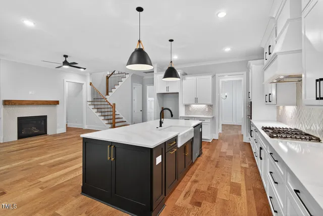 $1,250,000 | 122 Sanderway Drive, Chapel Hill, NC 27516