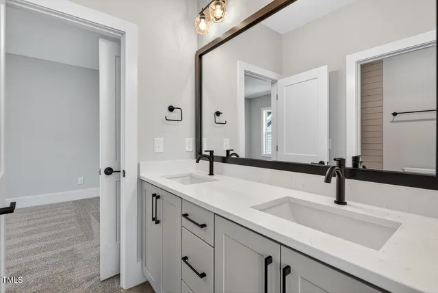 $1,175,000 | 122 Sanderway Drive, Chapel Hill, NC 27516