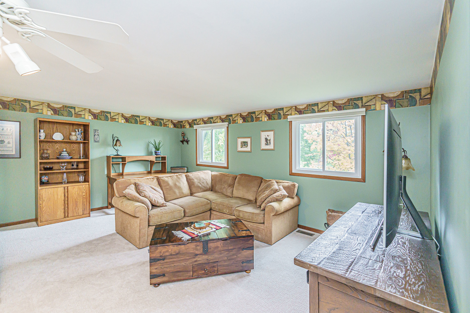 950 Ridgefield Lane Buffalo Grove, IL 60089 - Photo 15 of 24 a living room with furniture and a rug