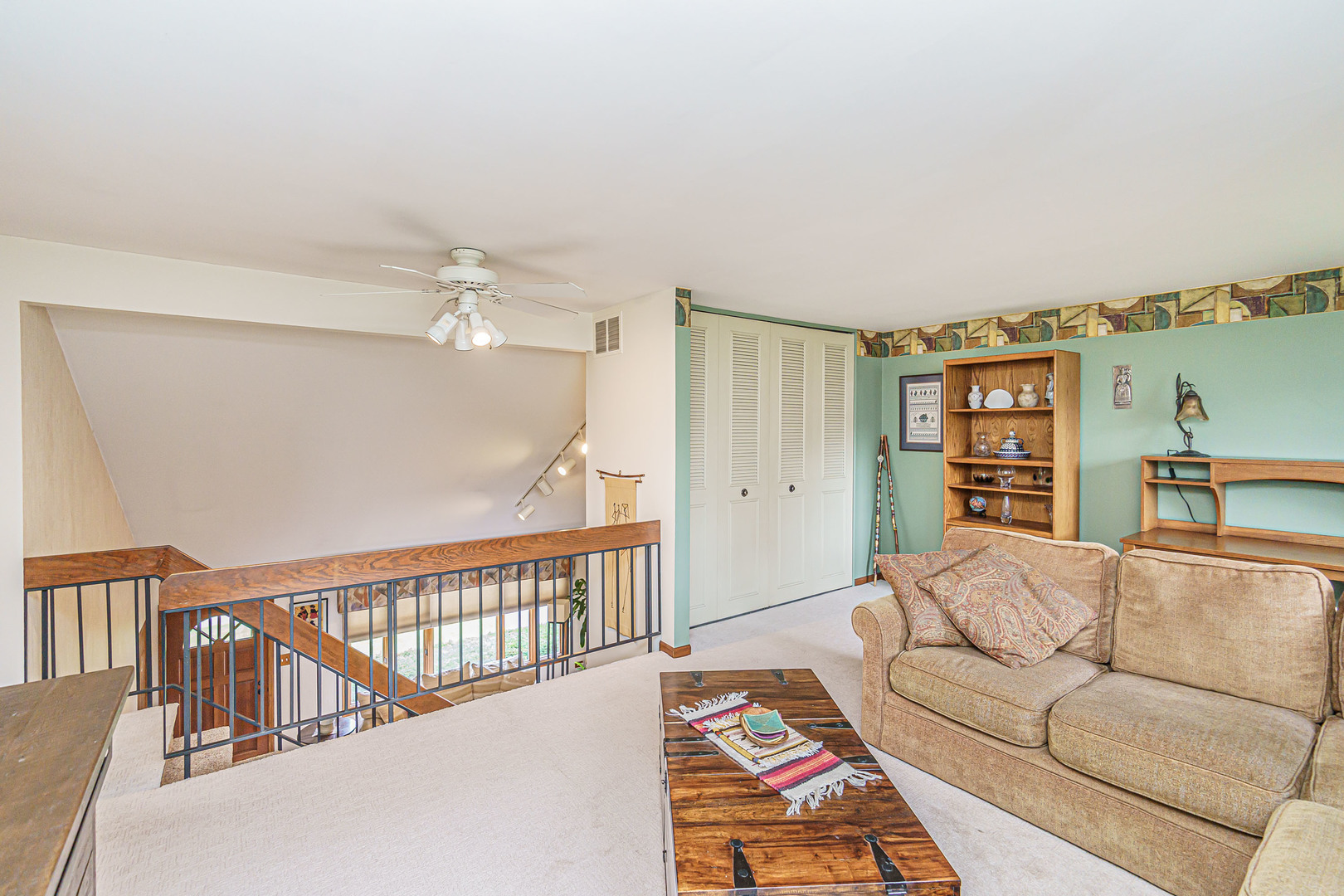 950 Ridgefield Lane Buffalo Grove, IL 60089 - Photo 16 of 24 a living room with furniture hardwood floor and a book shelf