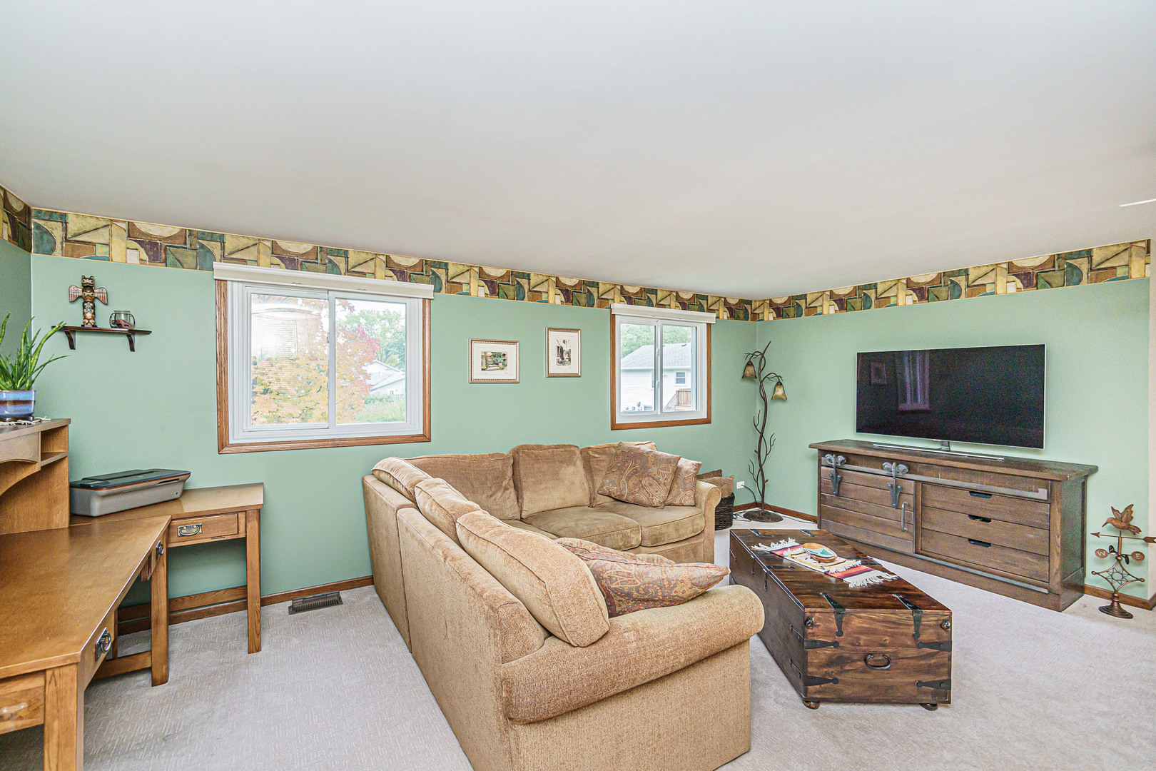 950 Ridgefield Lane Buffalo Grove, IL 60089 - Photo 17 of 24 a living room with furniture and a flat screen tv