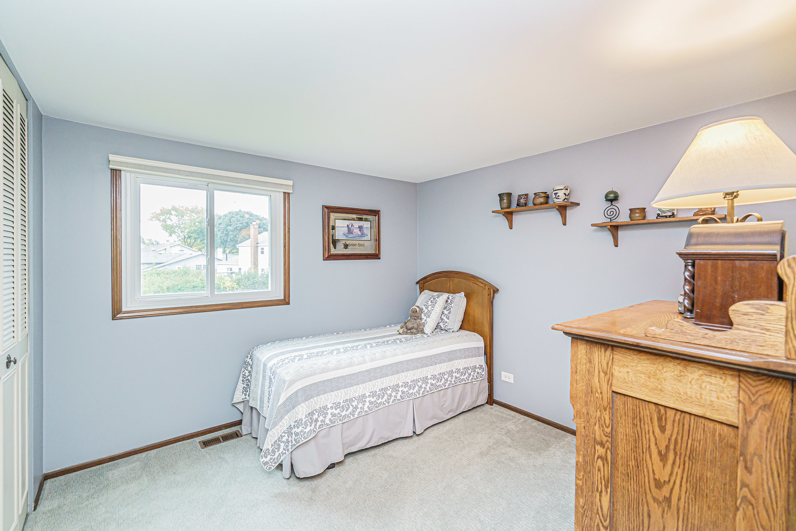 950 Ridgefield Lane Buffalo Grove, IL 60089 - Photo 18 of 24 a bedroom with a bed and a table in it