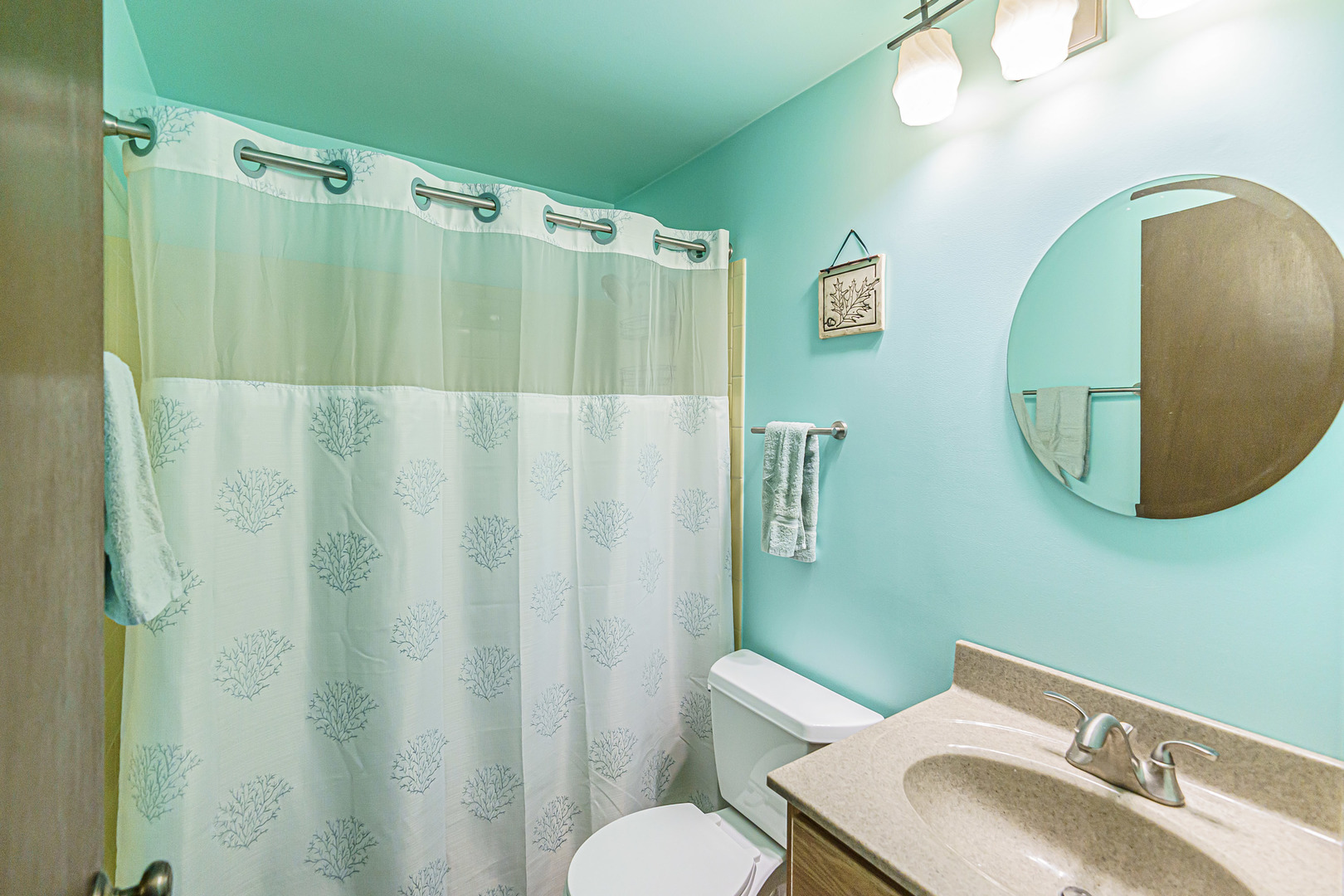 950 Ridgefield Lane Buffalo Grove, IL 60089 - Photo 19 of 24 a bathroom with a sink mirror and toilet