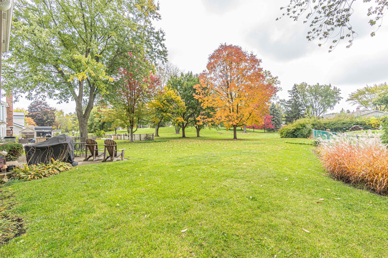 950 Ridgefield Lane Buffalo Grove, IL 60089 - Photo 21 of 24 a view of a lake with a building in the background