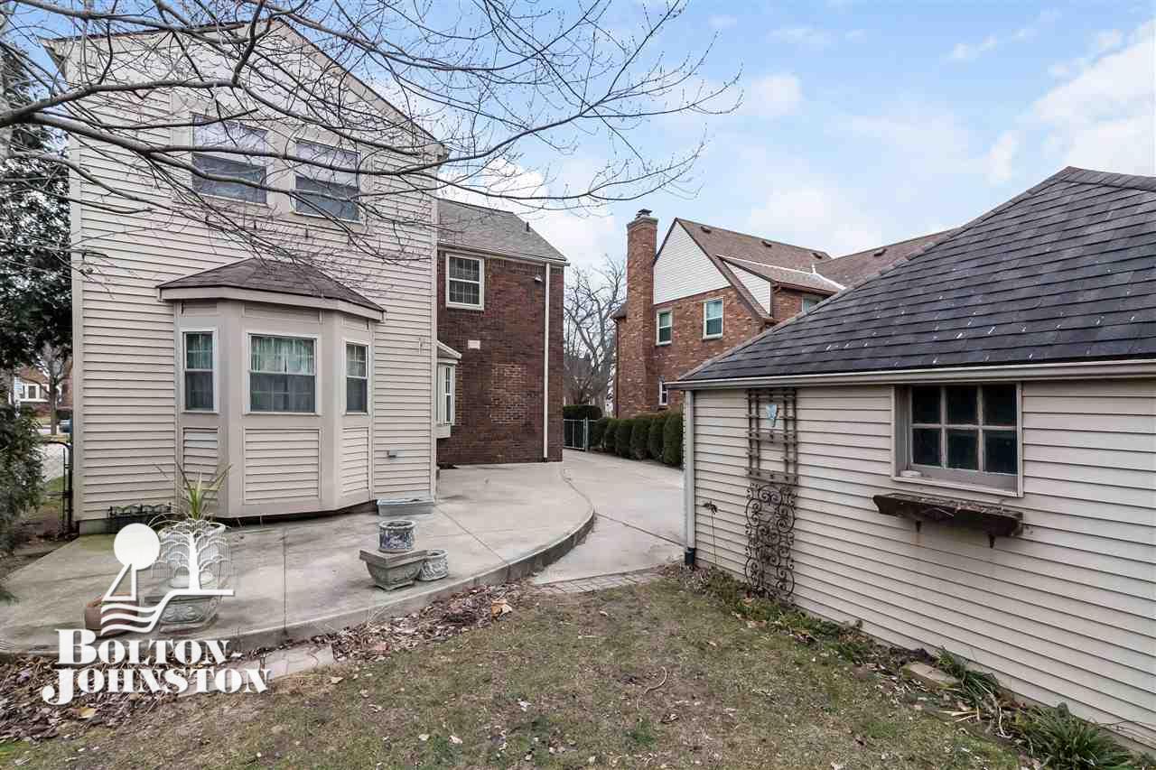 1363 Cadieux Road Grosse Pointe, MI 48230 - Photo 26 of 35 31368611-25.JPG