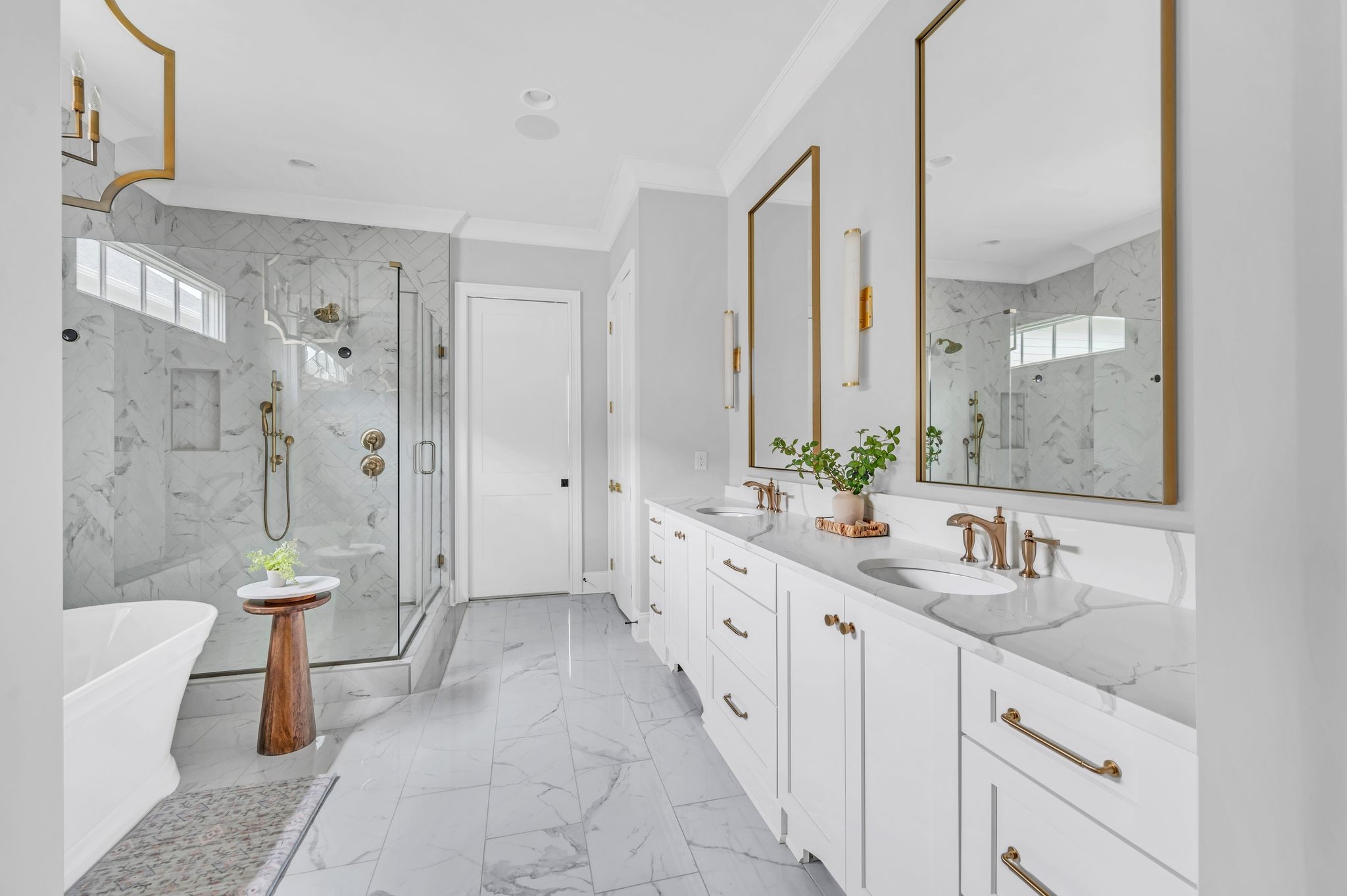 6081 Pasquo Road Nashville, TN 37221 - Photo 38 of 70 a spacious bathroom with a double vanity sink toilet mirror and bathtub