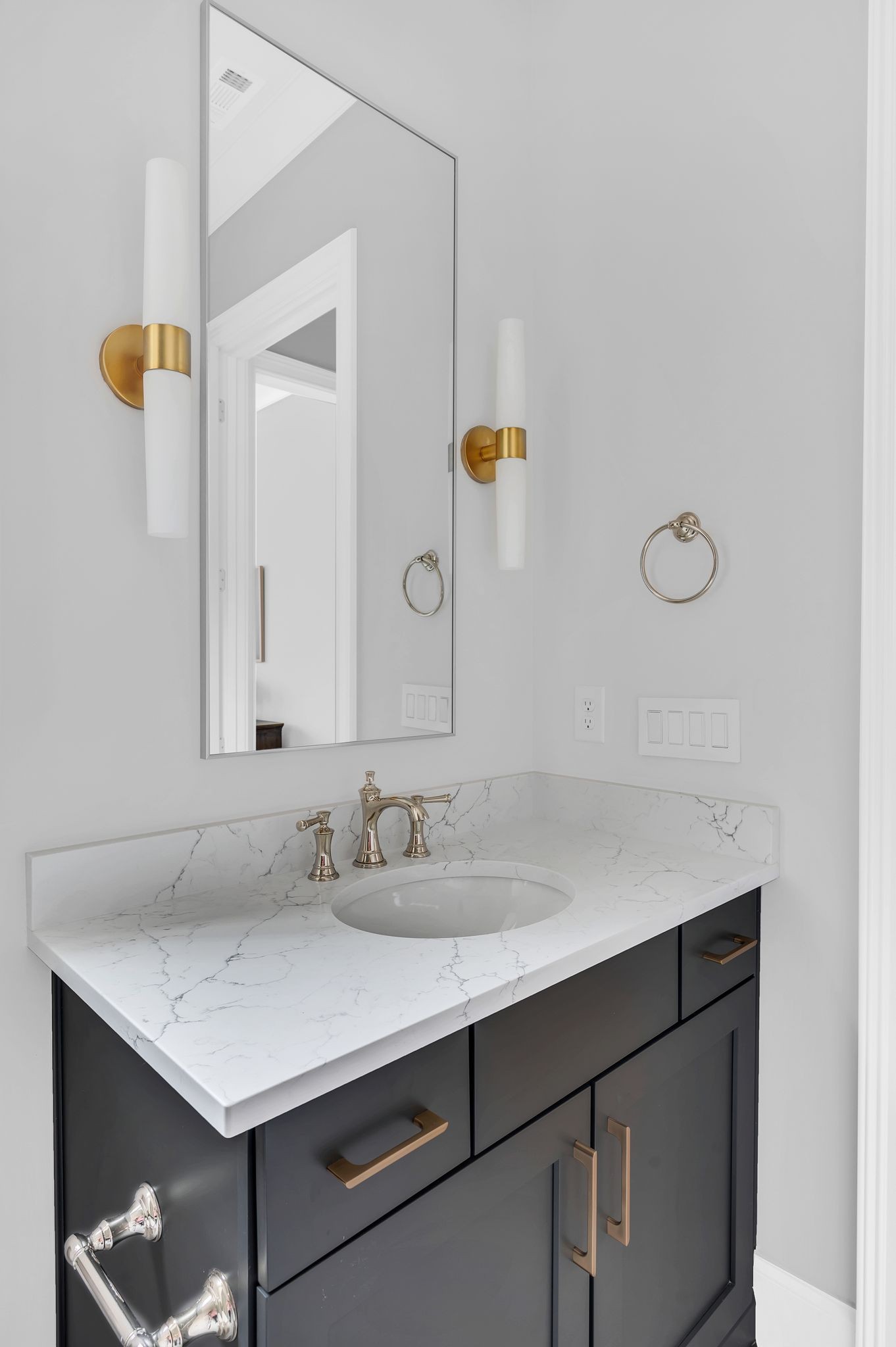 6081 Pasquo Road Nashville, TN 37221 - Photo 50 of 70 a bathroom with a sink and a mirror