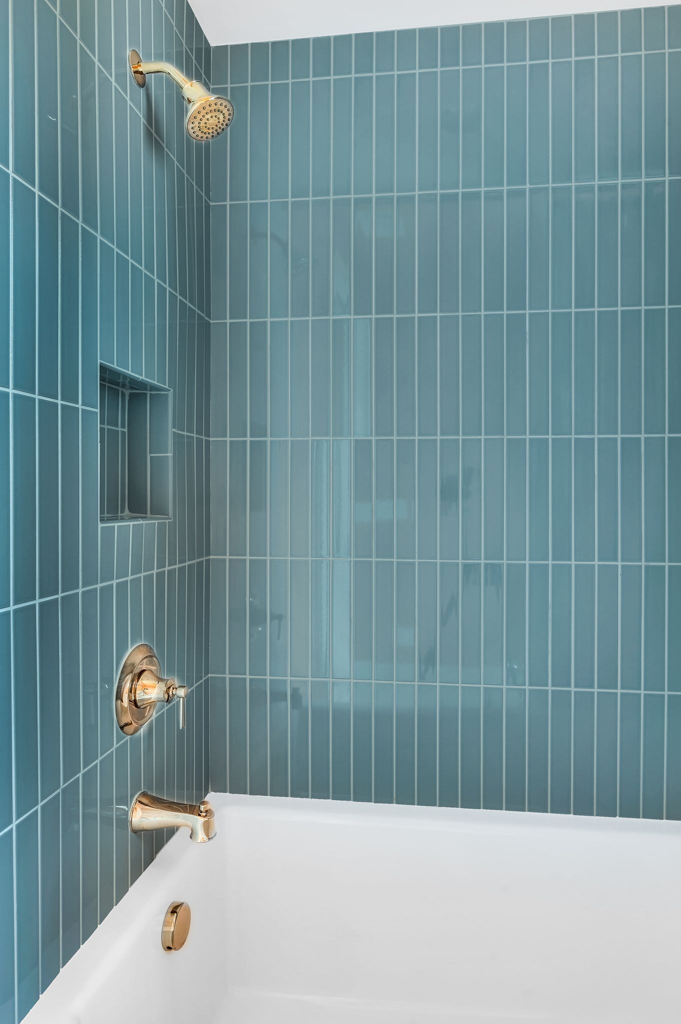 6081 Pasquo Road Nashville, TN 37221 - Photo 61 of 70 a bathroom with a bathtub