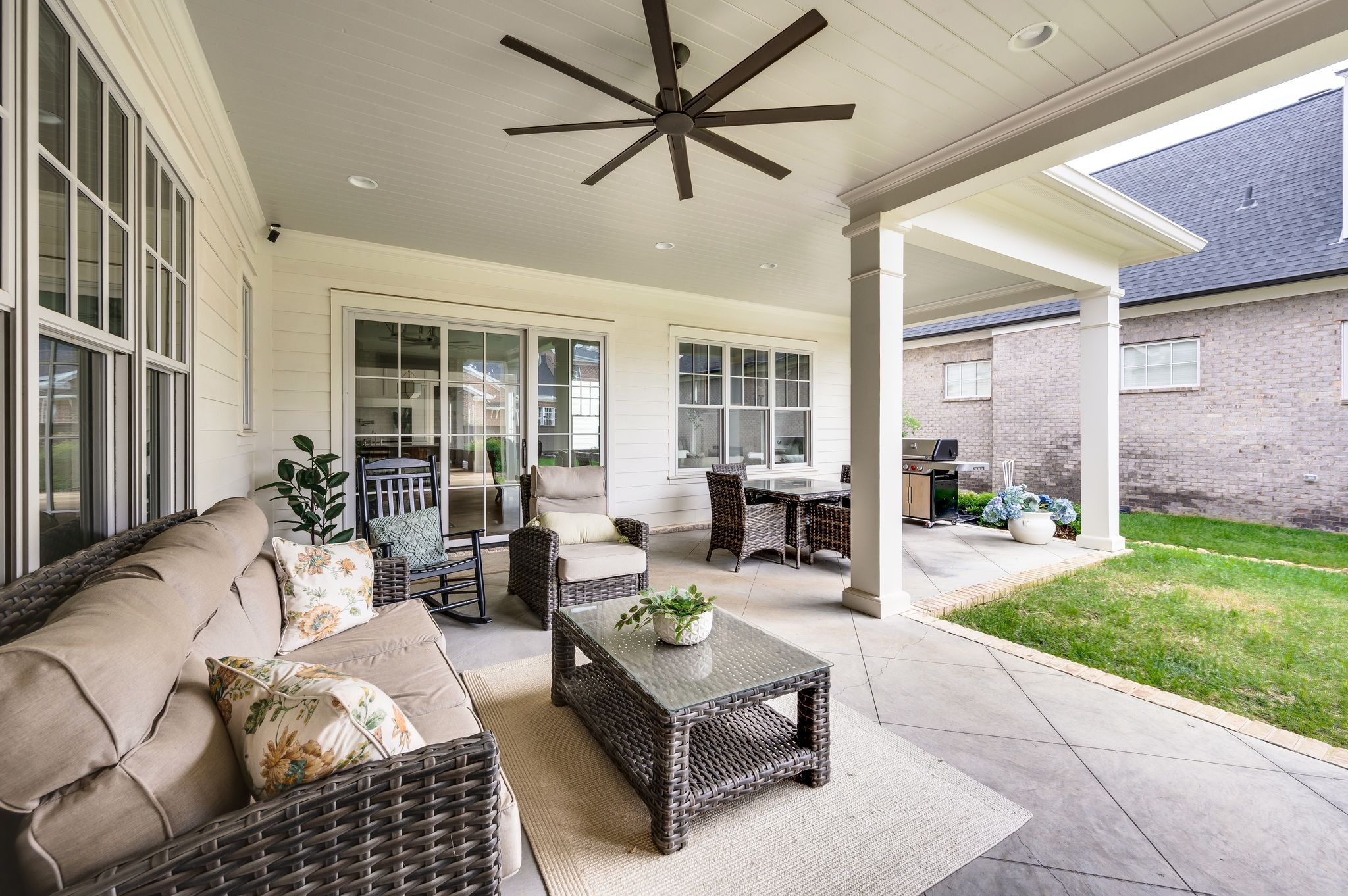 6081 Pasquo Road Nashville, TN 37221 - Photo 67 of 70 a living room with furniture