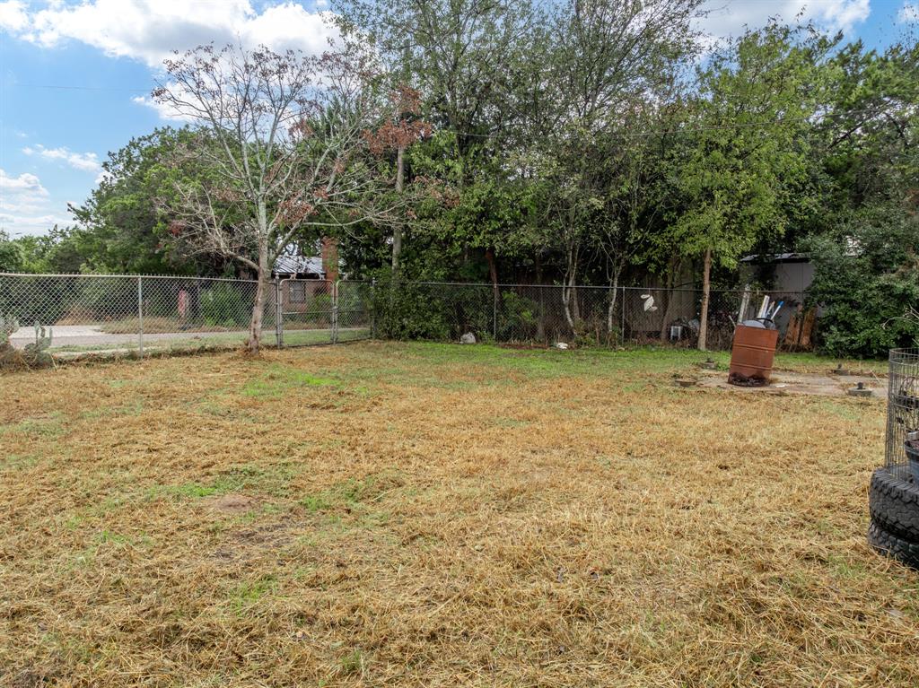 116 Fox Run Whitney, TX 76692 - Photo 19 of 34 a backyard of a house with barbeque oven