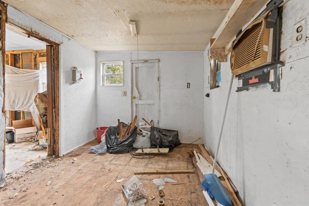 116 Fox Run Whitney, TX 76692 - Photo 31 of 34 a view of a bedroom with a bed and a window