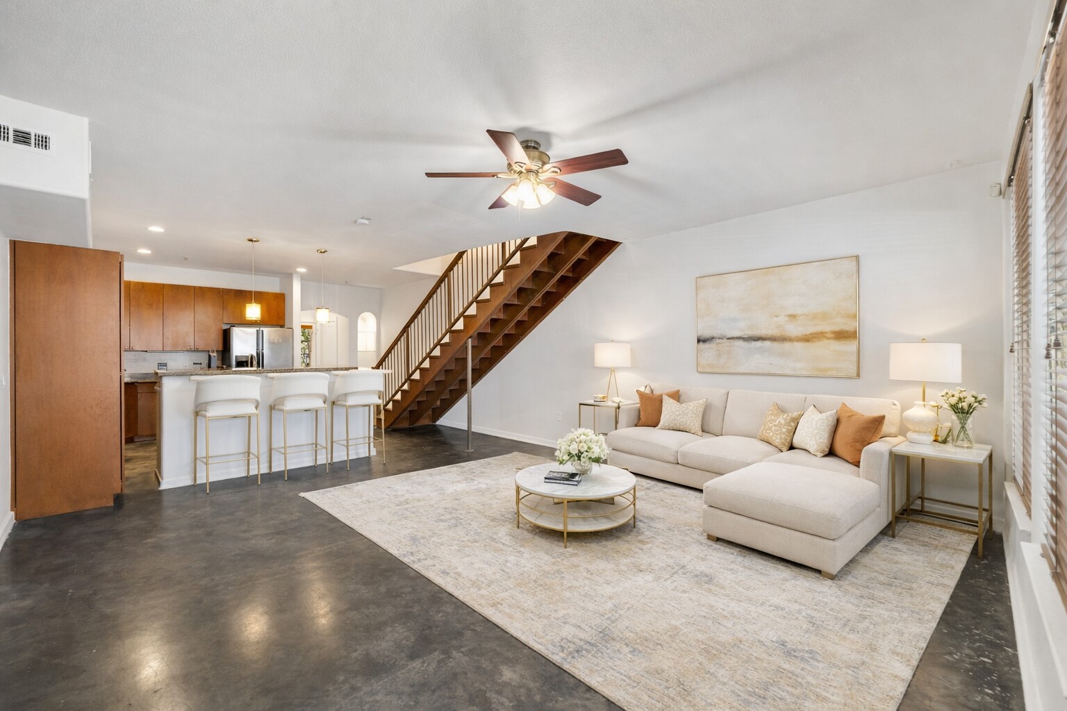 2216 Chenevert Street, Unit 6 Houston, TX 77003 - Photo 6 of 29 a living room with furniture and kitchen view