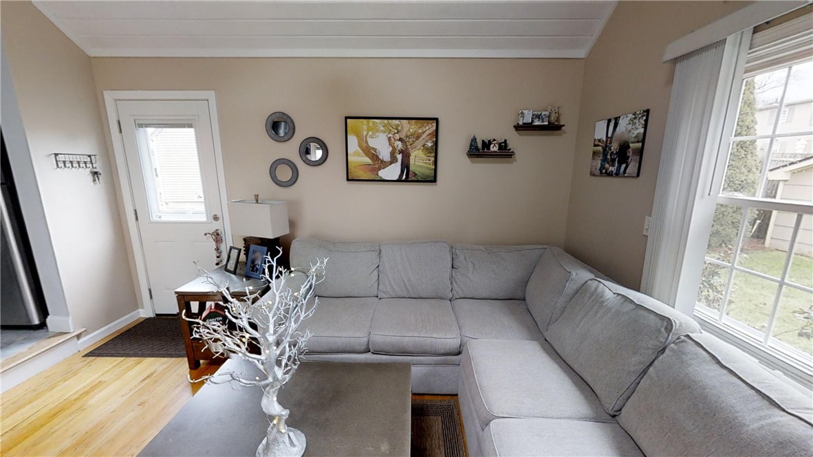 47 Laconia Road Cranston, RI 02920 - Photo 8 of 38 Gallery Image 8