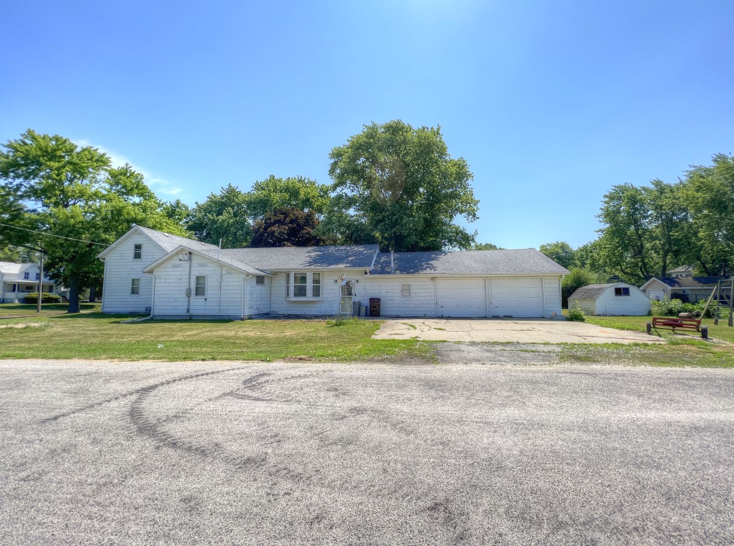 309 Jefferson Street Danforth, IL 60930 - Photo 5 of 45 a swimming pool with wooden fence