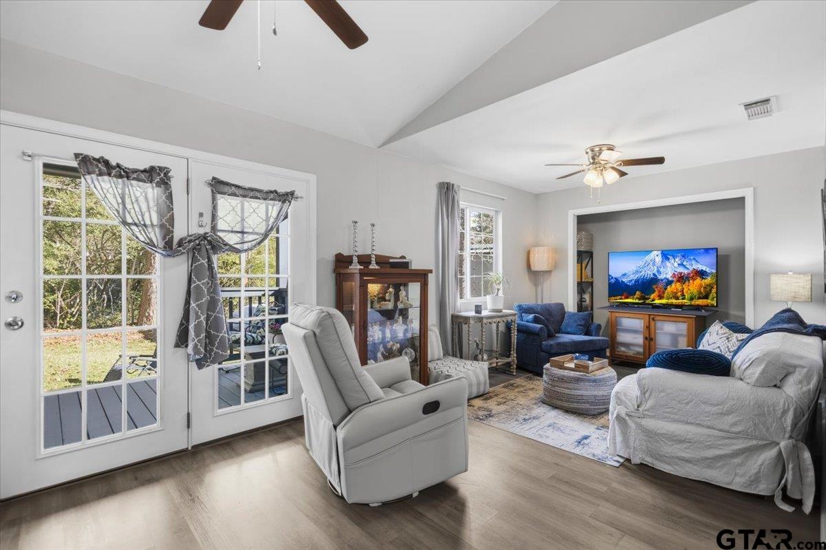 289 Acapulco Road Jefferson, TX 75657 - Photo 9 of 30