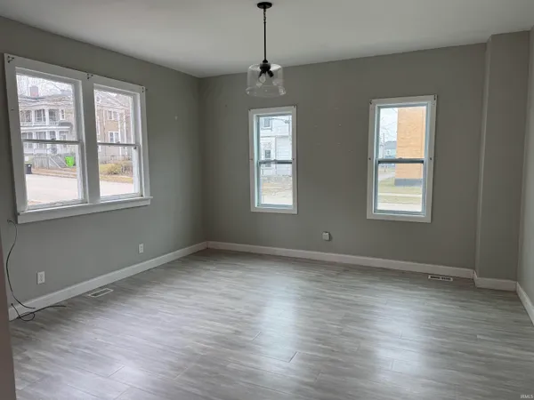 $200,000 | 112 8th Street, Logansport, IN 46947