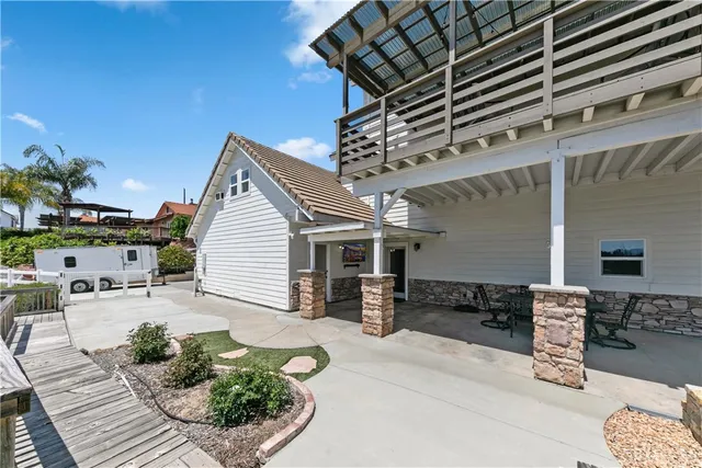 a view of a house with backyard and deck