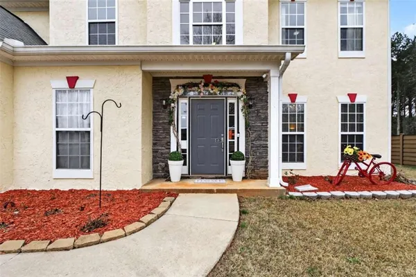 a view of a house with entryway