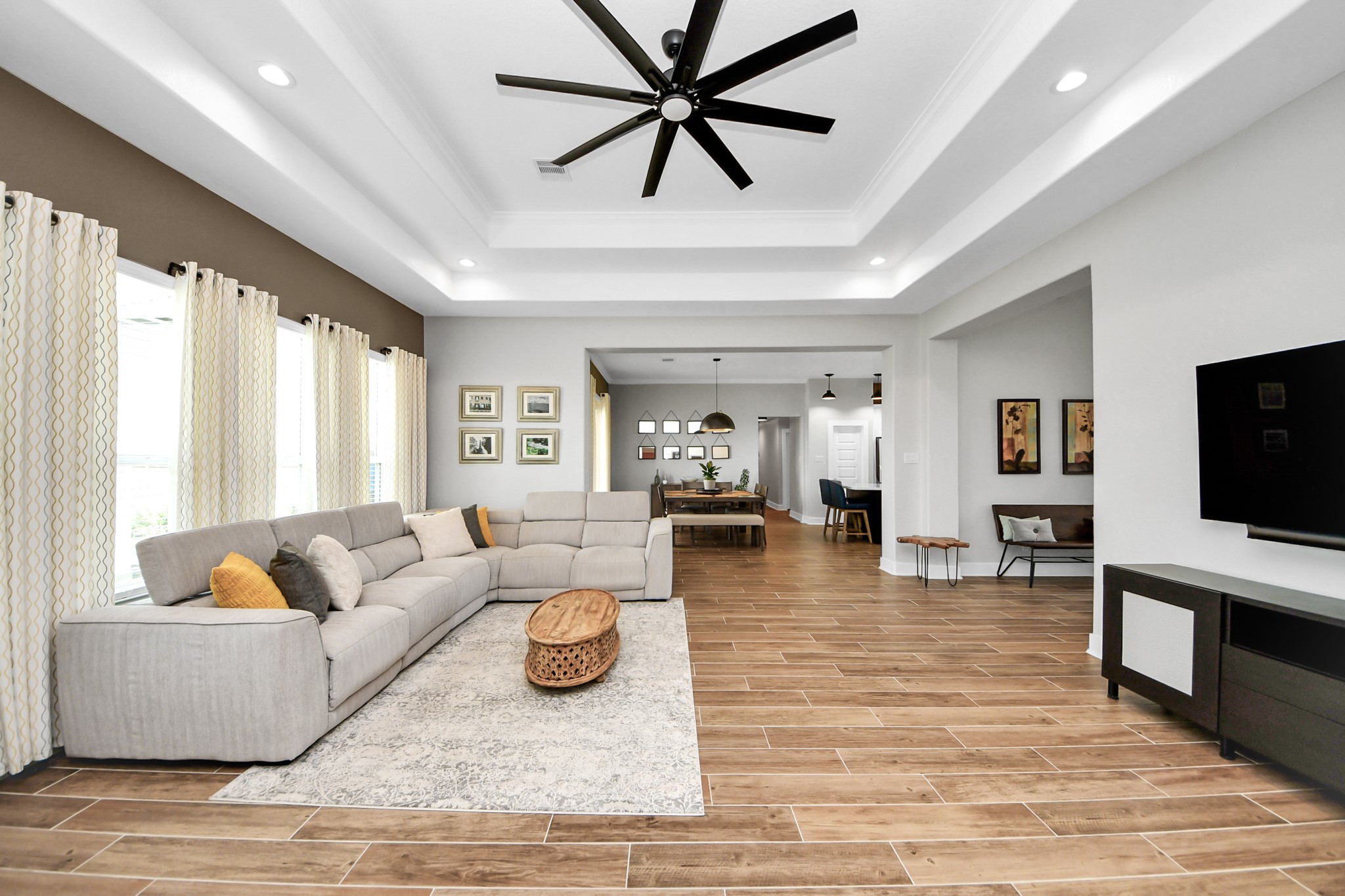 7723 Stratford Hall Drive Rosharon, TX 77583 - Photo 19 of 50 Spacious Entertaining Area