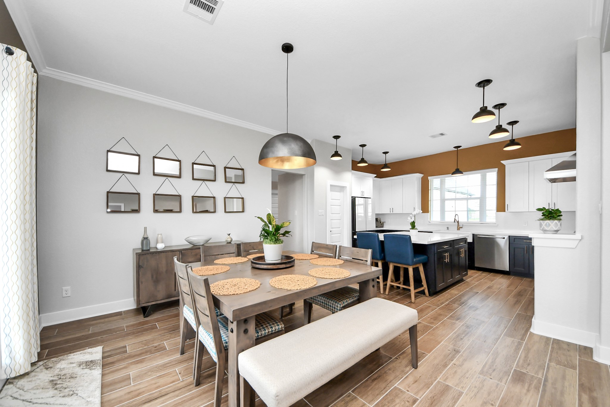 7723 Stratford Hall Drive Rosharon, TX 77583 - Photo 22 of 50 Dinning area overlooking the kitchen area