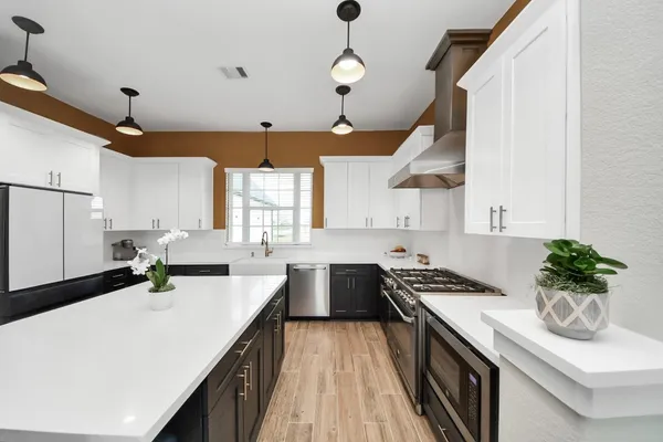 $995,000 | 7723 Stratford Hall Drive, Rosharon, TX 77583