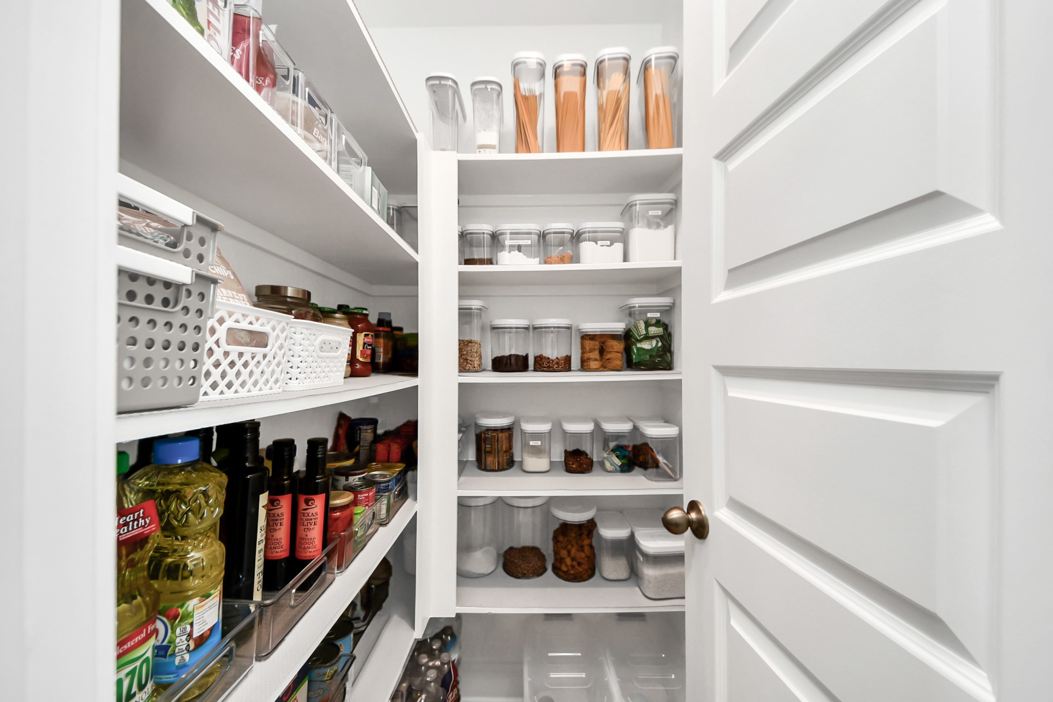7723 Stratford Hall Drive Rosharon, TX 77583 - Photo 28 of 50 Walk-in Pantry