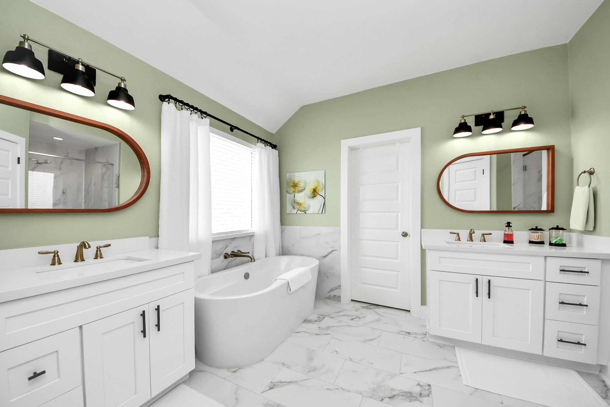 7723 Stratford Hall Drive Rosharon, TX 77583 - Photo 34 of 50 a bathroom with a double vanity sink mirror and bathtub