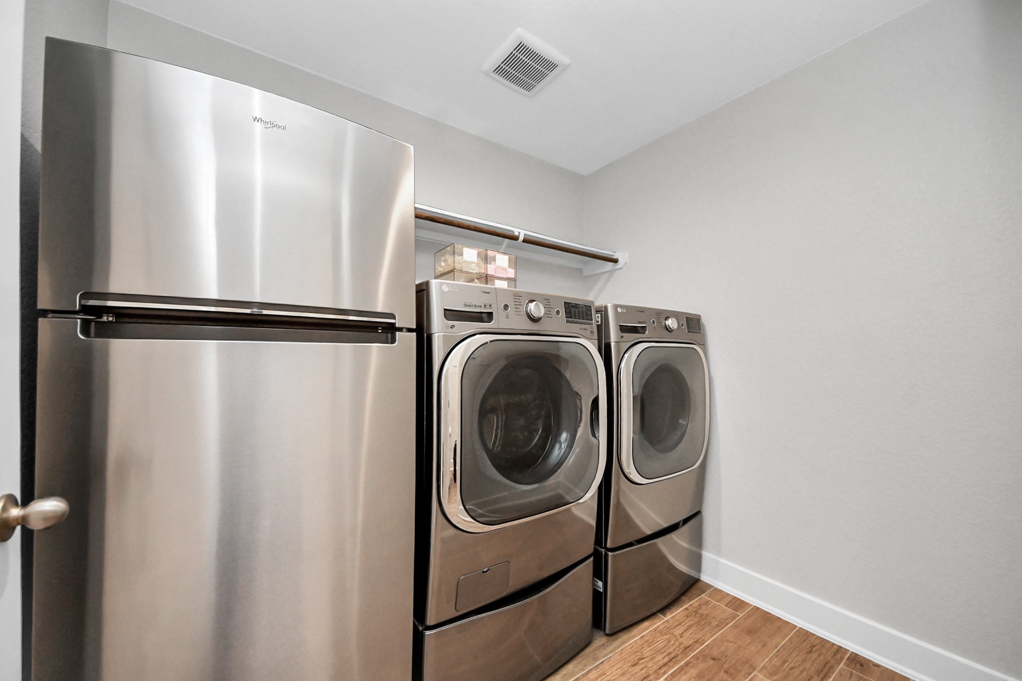 7723 Stratford Hall Drive Rosharon, TX 77583 - Photo 35 of 50 a utility room with dryer and washer