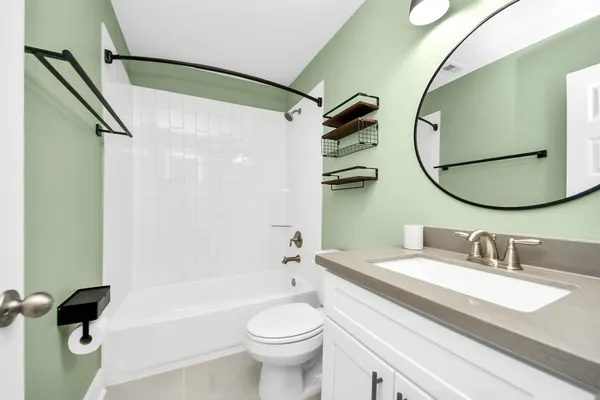 $995,000 | 7723 Stratford Hall Drive, Rosharon, TX 77583